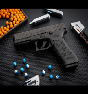 Glock17 Gen5 Cerficacion Glock FulMetal Blowback Dispara TRAUMÁTICAS Gomas PepasPimienta y PepasPintura CO2 (Tamaño y peso real sonido al 60%)